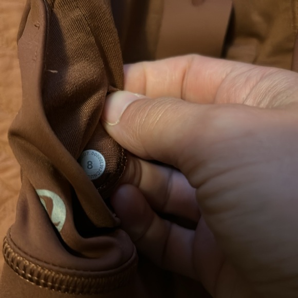 EUC Lululemon bra with removable cups - Picture 4 of 5